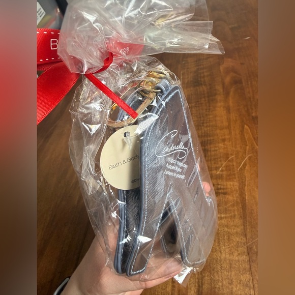 Disney Cinderella Bath & body works coin purse. NWT - Picture 4 of 5